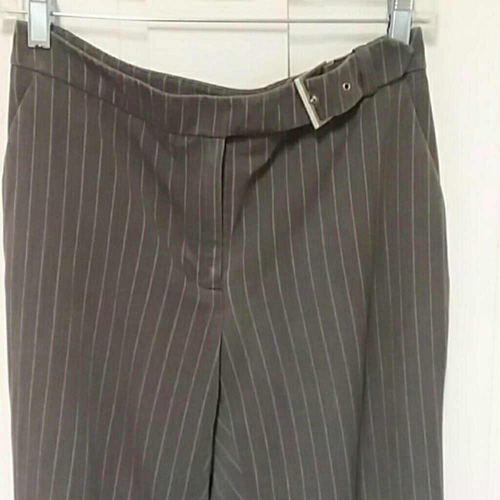 Pinned strip grey/white trousers